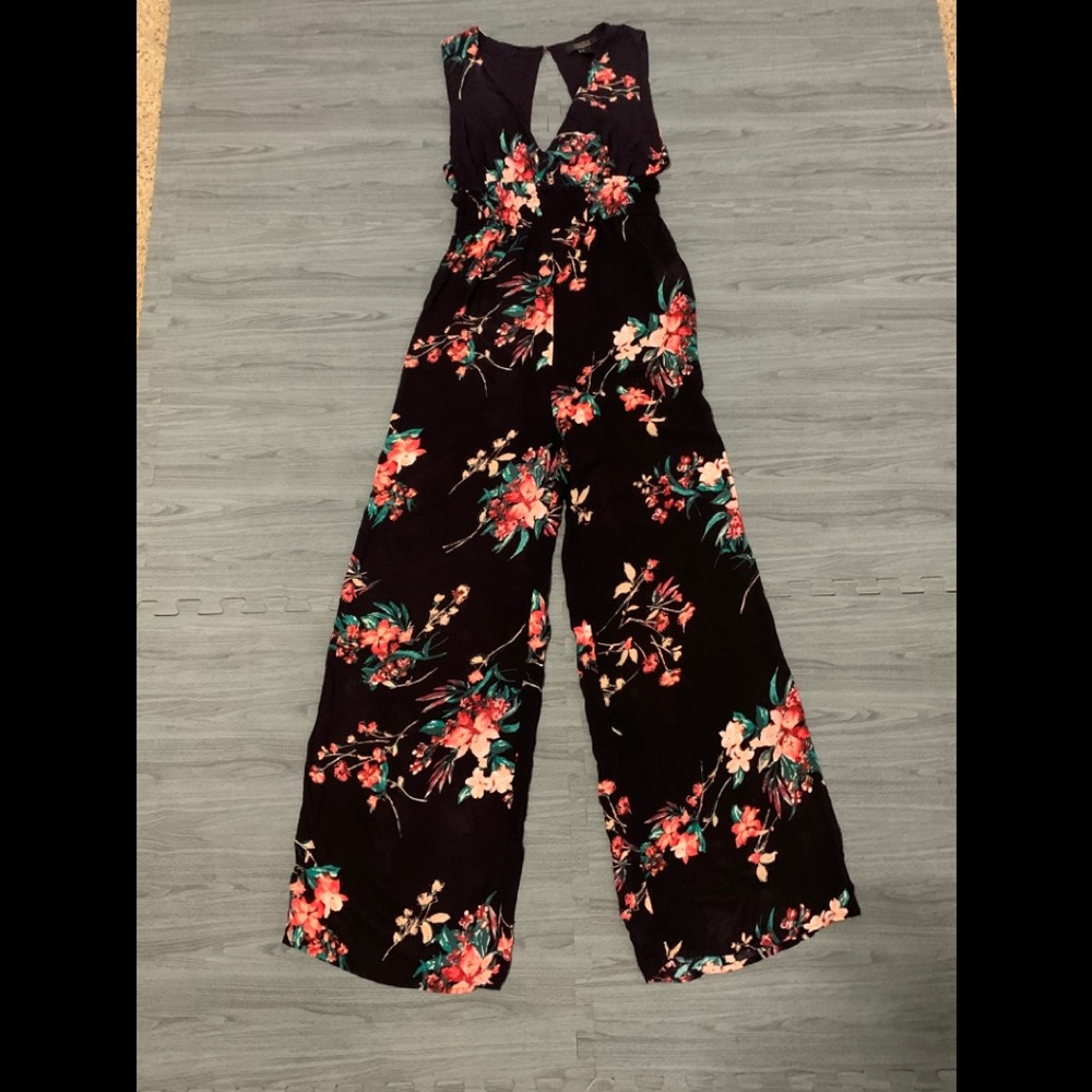 Forever 21 floral jumpsuit (M)